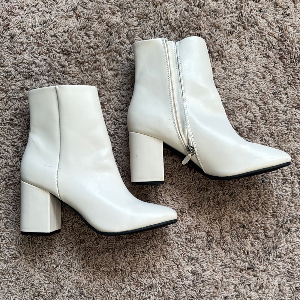 Elegant White Ankle Boots - Picture 3 of 3